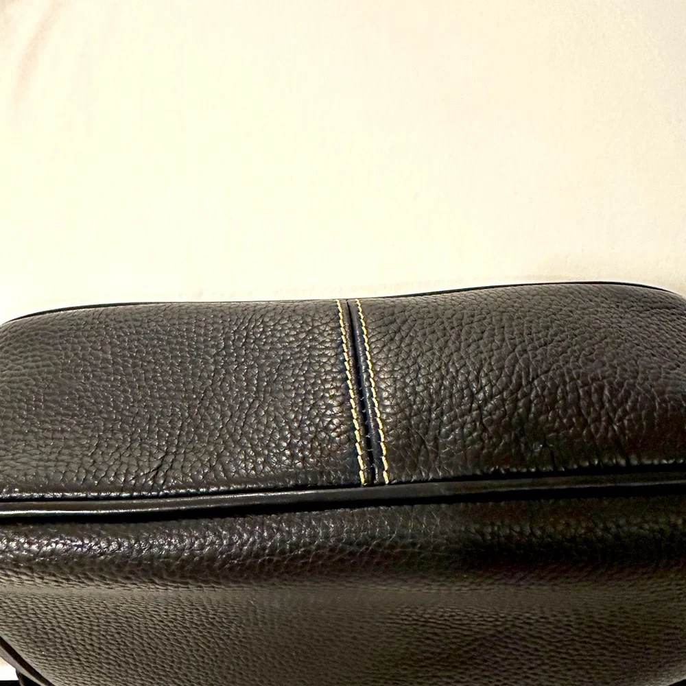 Dooney and Bourke ladies purse - Picture 7 of 7